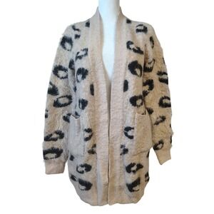 Amaryllis Women's Cardigan Sweater Size Small Medium Fuzzy Leopard Pockets Cozy‎